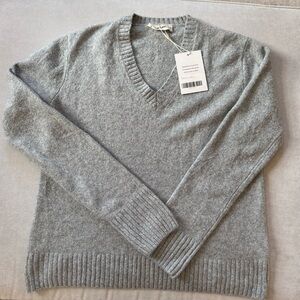 Everlane  V-NECK SWEATER IN PLUSH COTTON